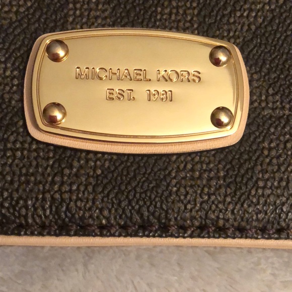 🌸NWOT🌸 Mk Signature Pvc Passport Case/Wallet - Picture 2 of 3